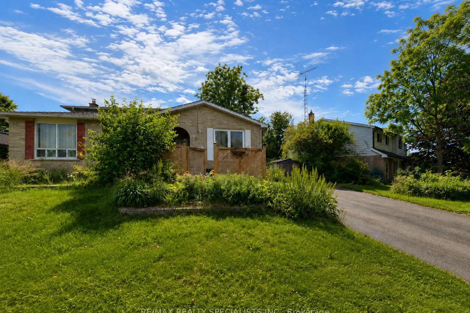 24 Stewart Avenue photo 2