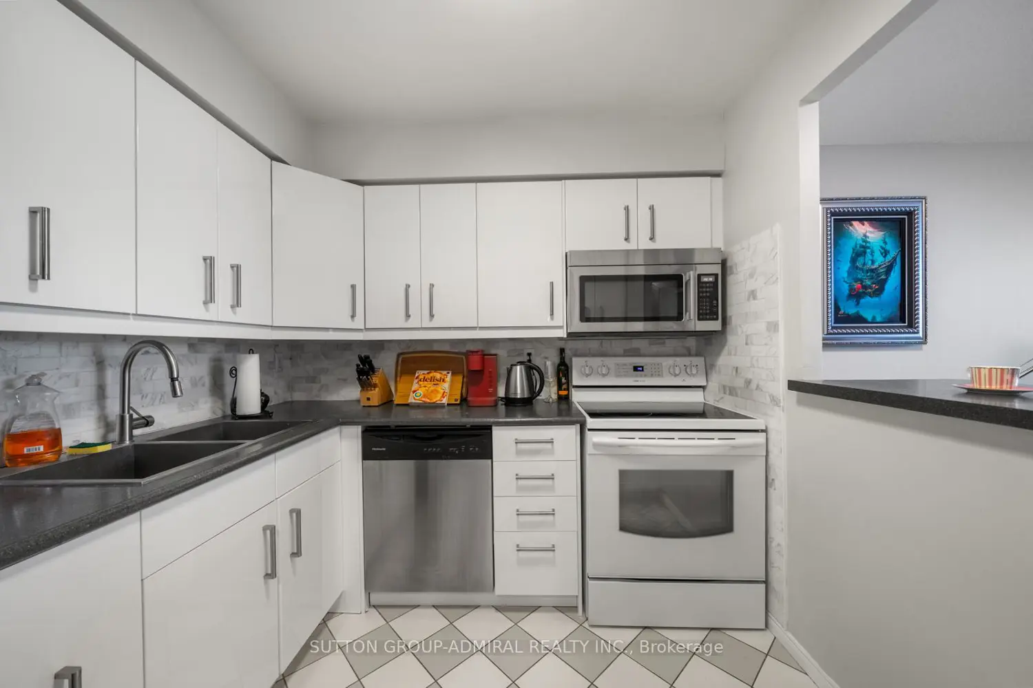 81 Townsgate Drive 1103 photo 2