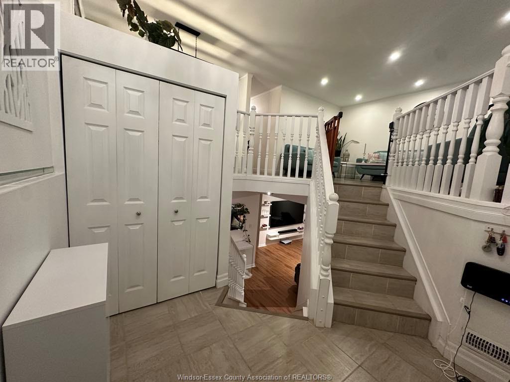 7929 Hawthorne Drive, Windsor, ON, N8R2J9 photo 2