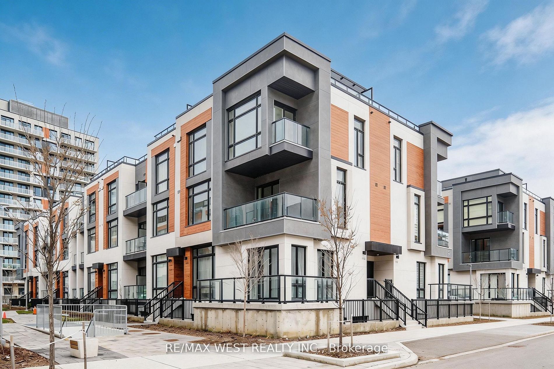 1103-12 David Eyer Road, Richmond Hill, ON, L4S 0N3