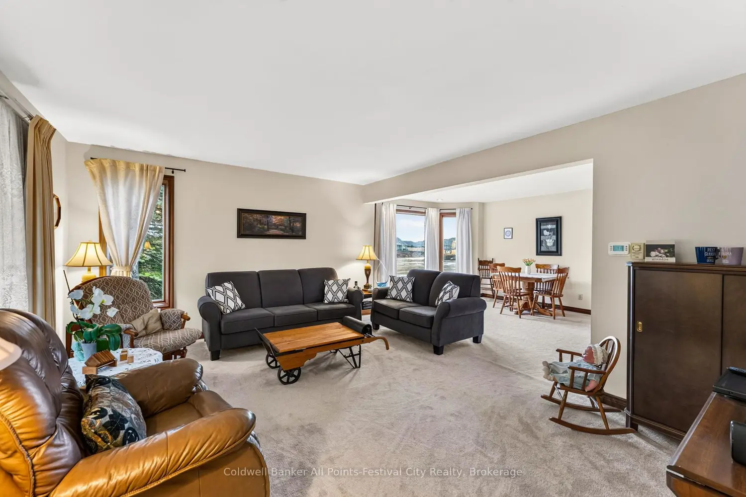 396 Eldon Street photo 2