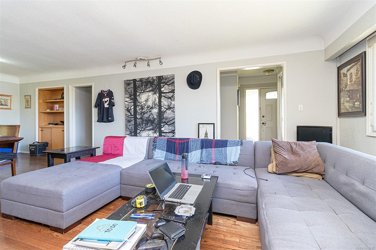 575 Burnside Road E, Victoria, BC, V8T 2X7 photo 4