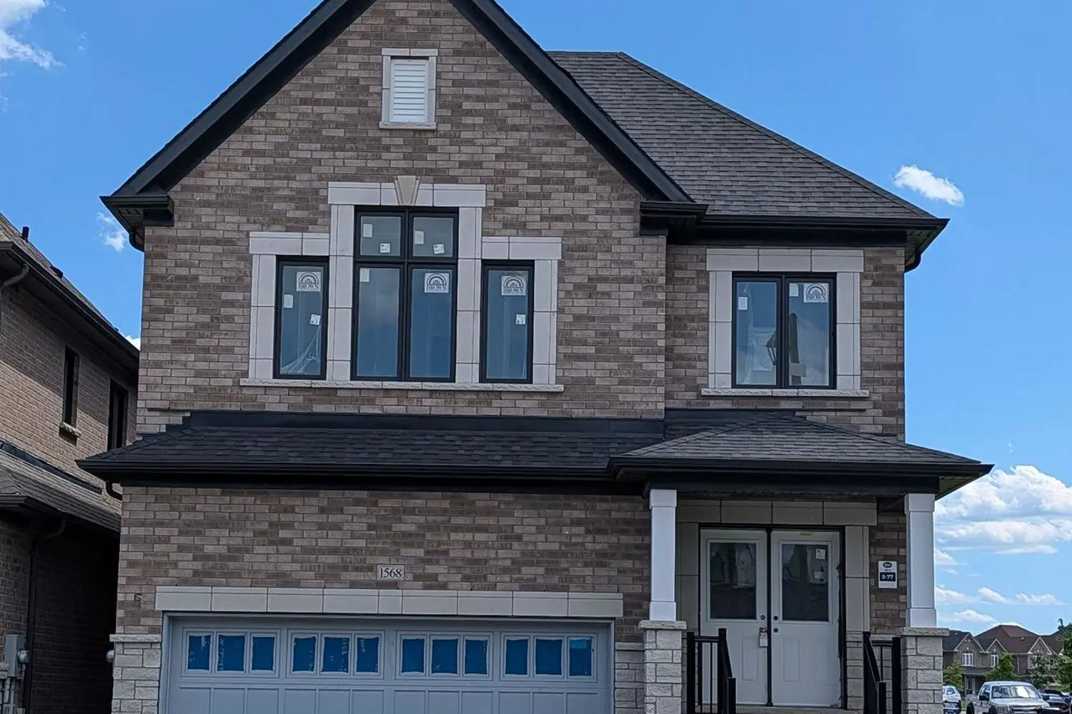 1568 Stovell Crescent photo 2