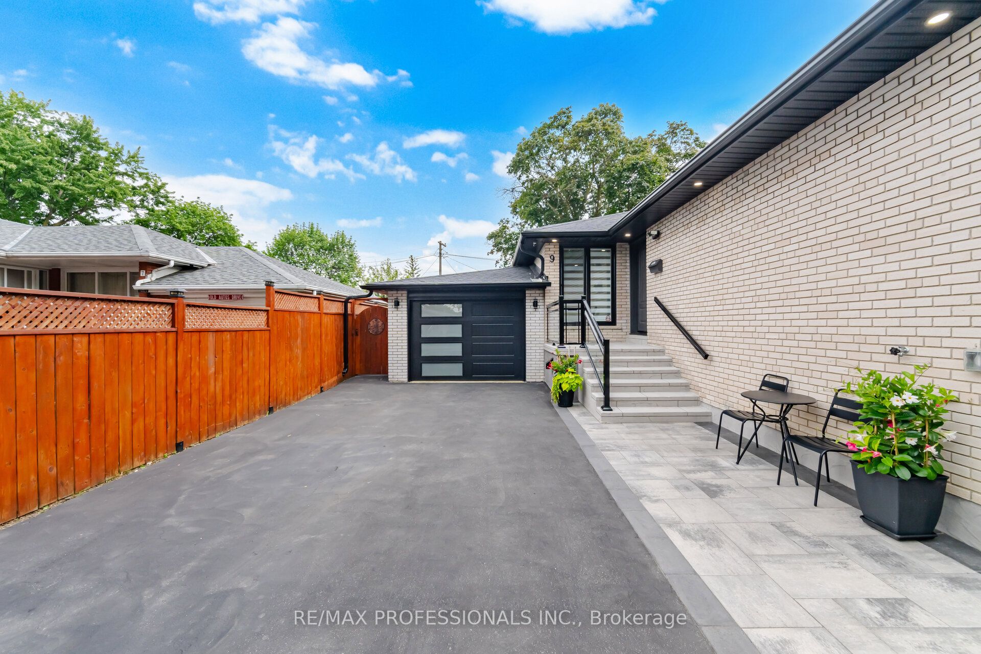 9 Tynevale Drive, Toronto, ON, M9R 2B3 photo 4