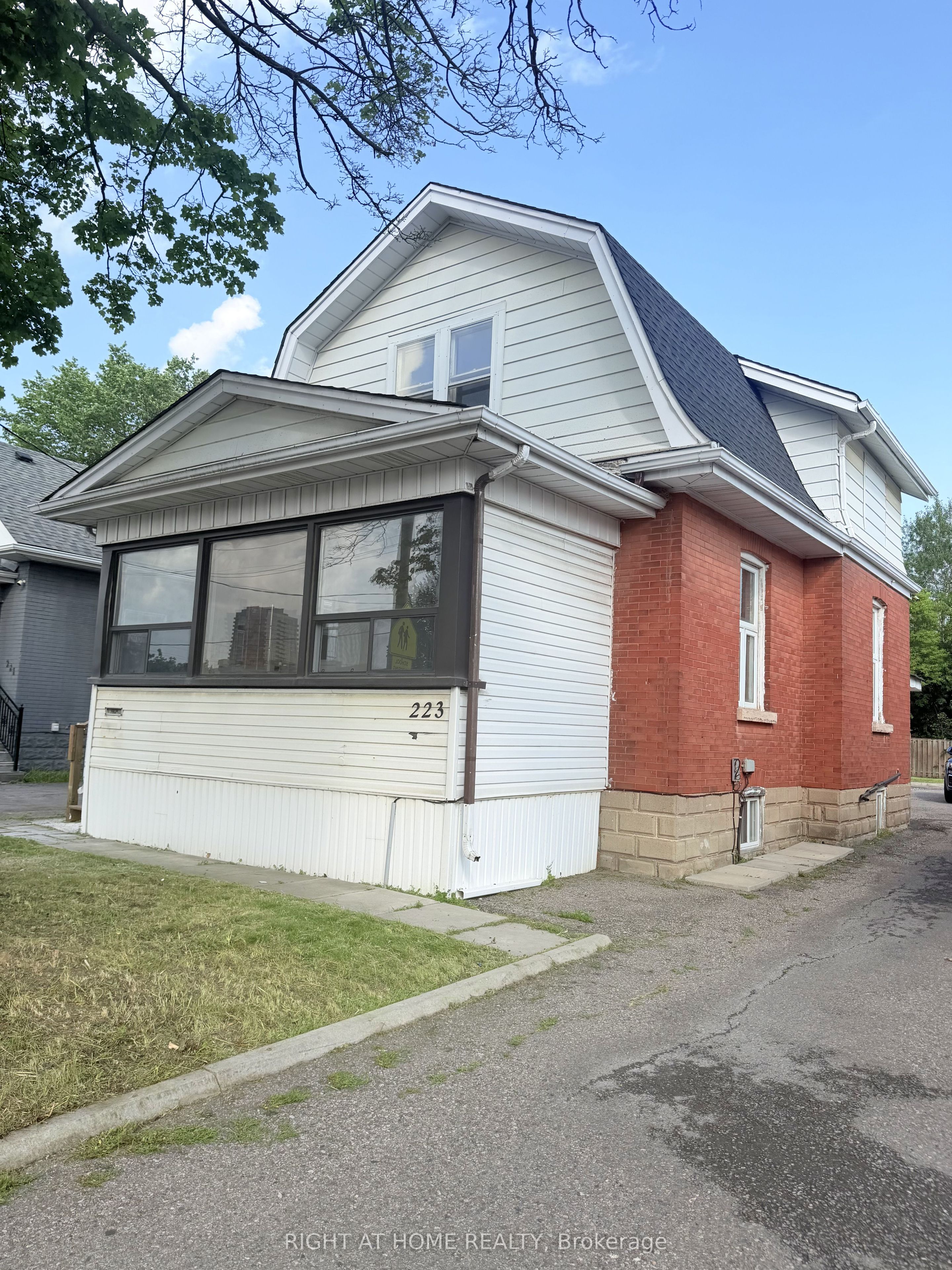 223 Queen Street W, Brampton, ON, L6Y 1M6