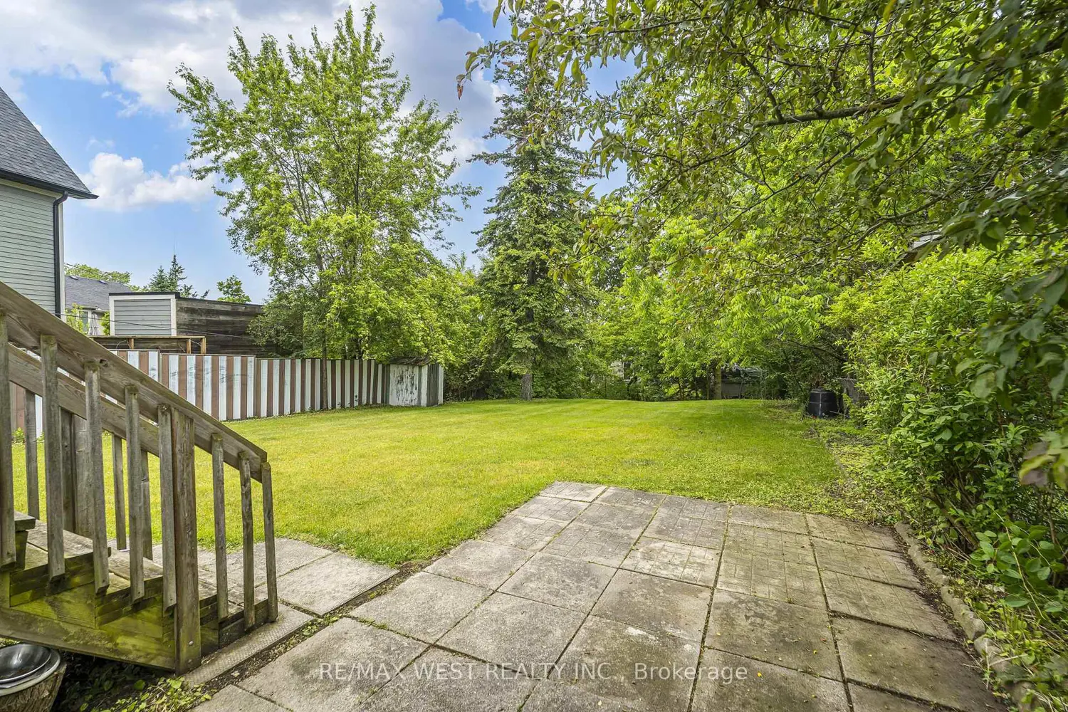 26 Parkland Road photo 4