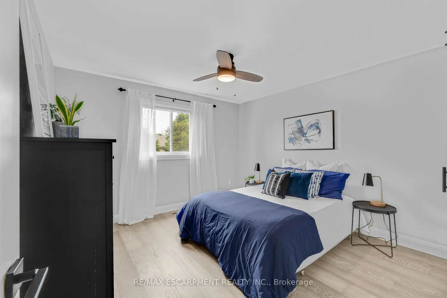 4014 Jarvis Crescent photo 4