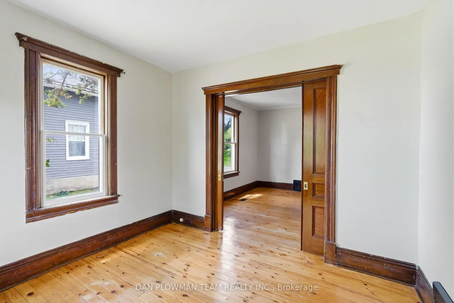 202 Queen Street photo 5
