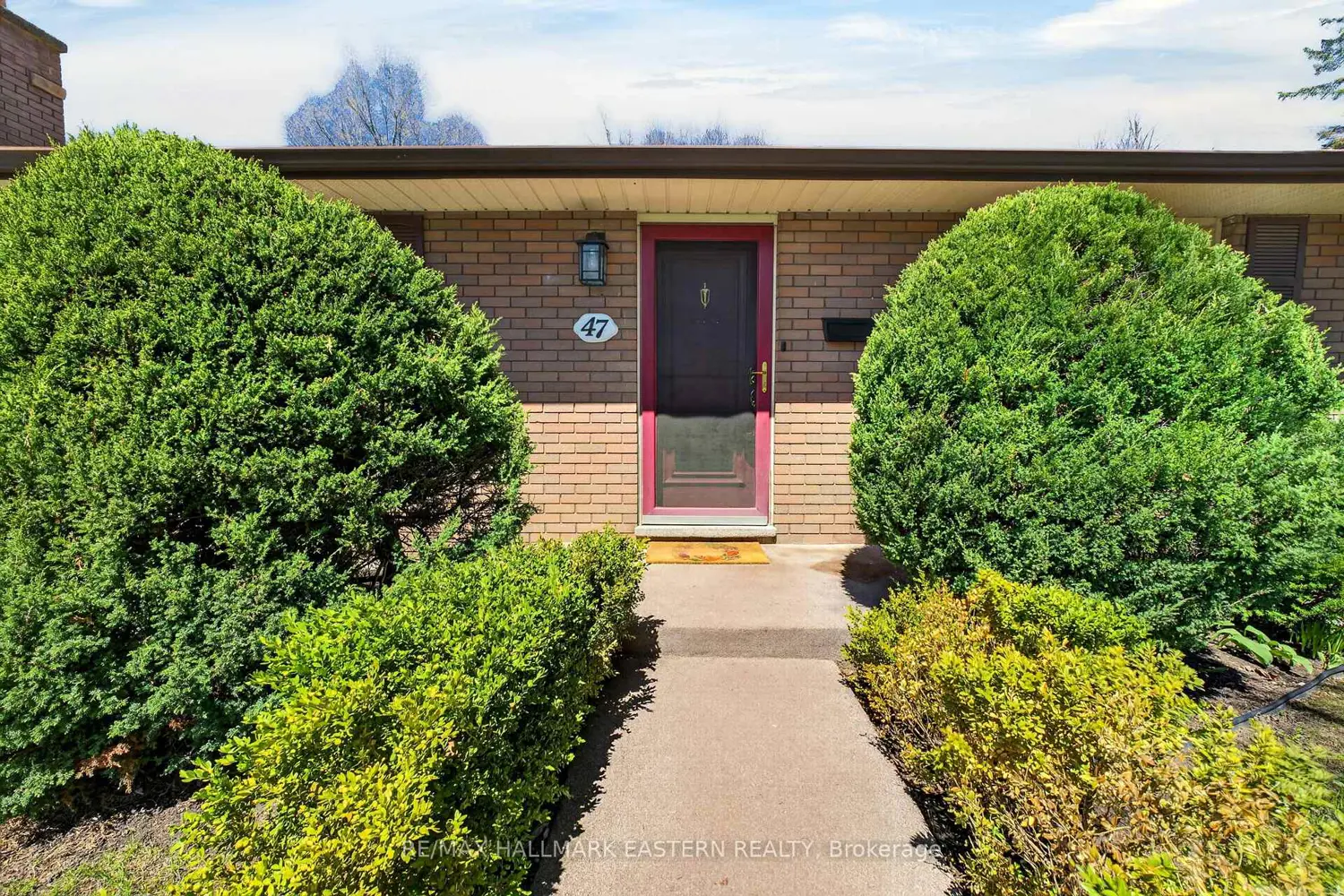 47 Springbrook Drive photo 3