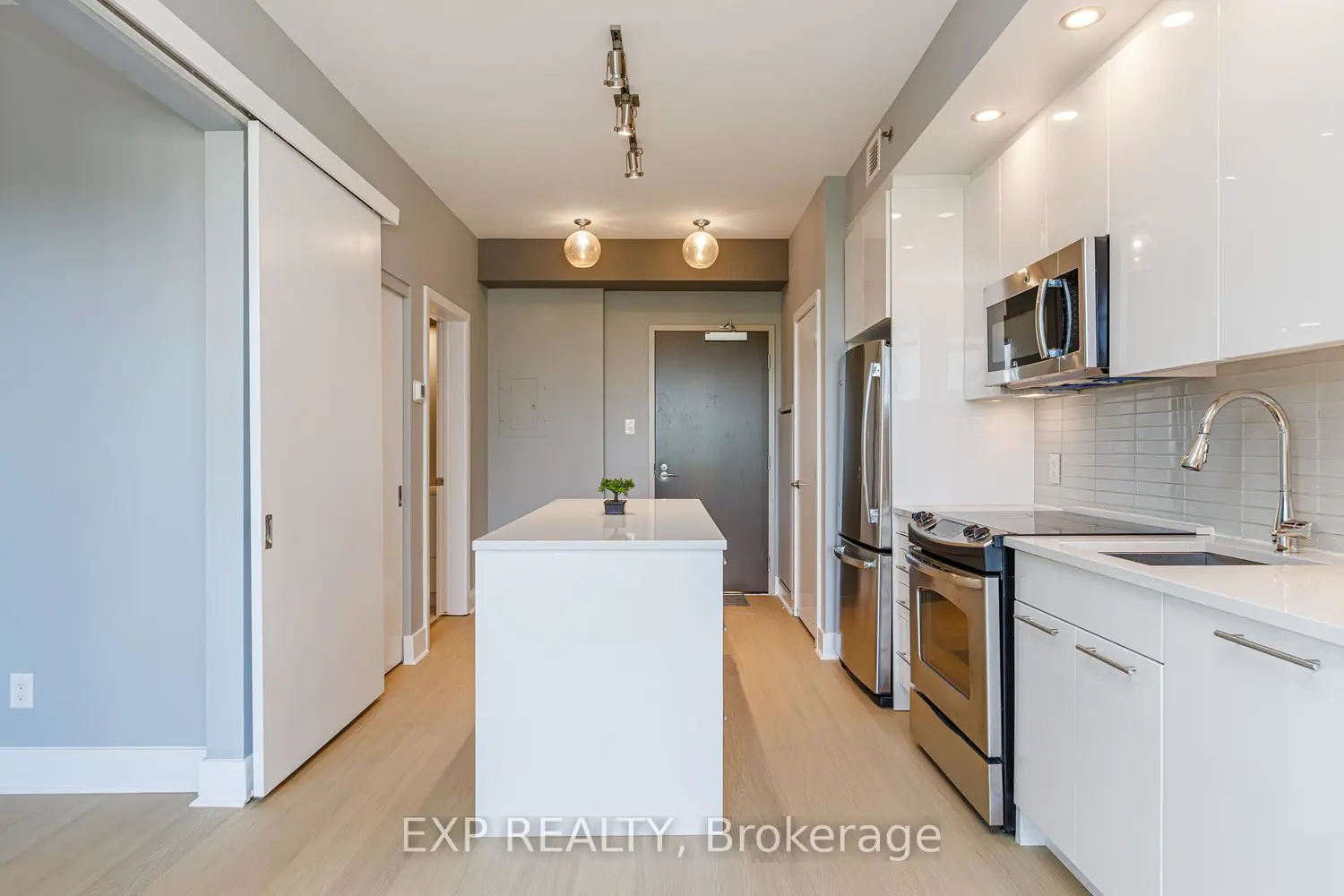 88 Richmond Road 209 photo 3