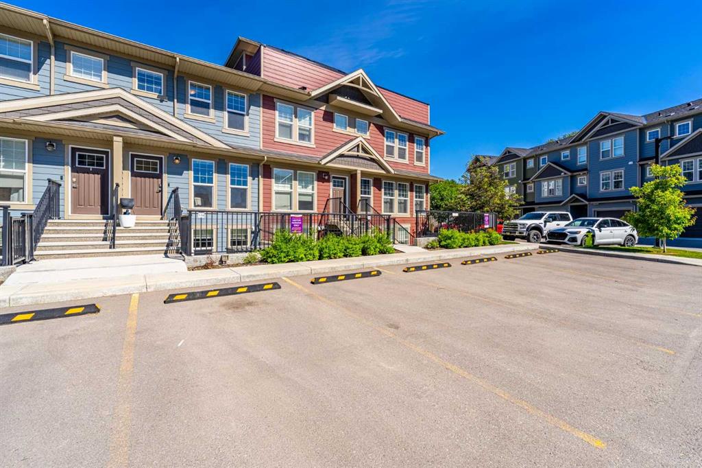 310 Cranbrook Square SE, Calgary, AB, T3M 3K8 photo 2