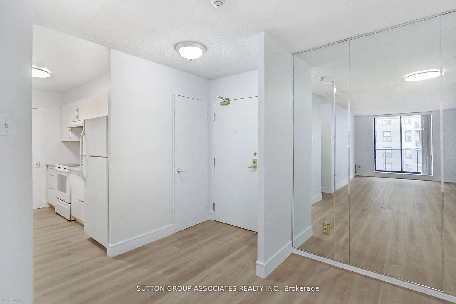 250 Jarvis Street 804 photo 2