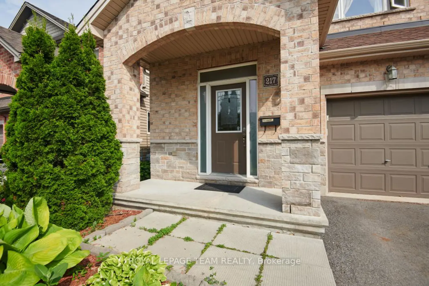 217 Claridge Drive photo 3