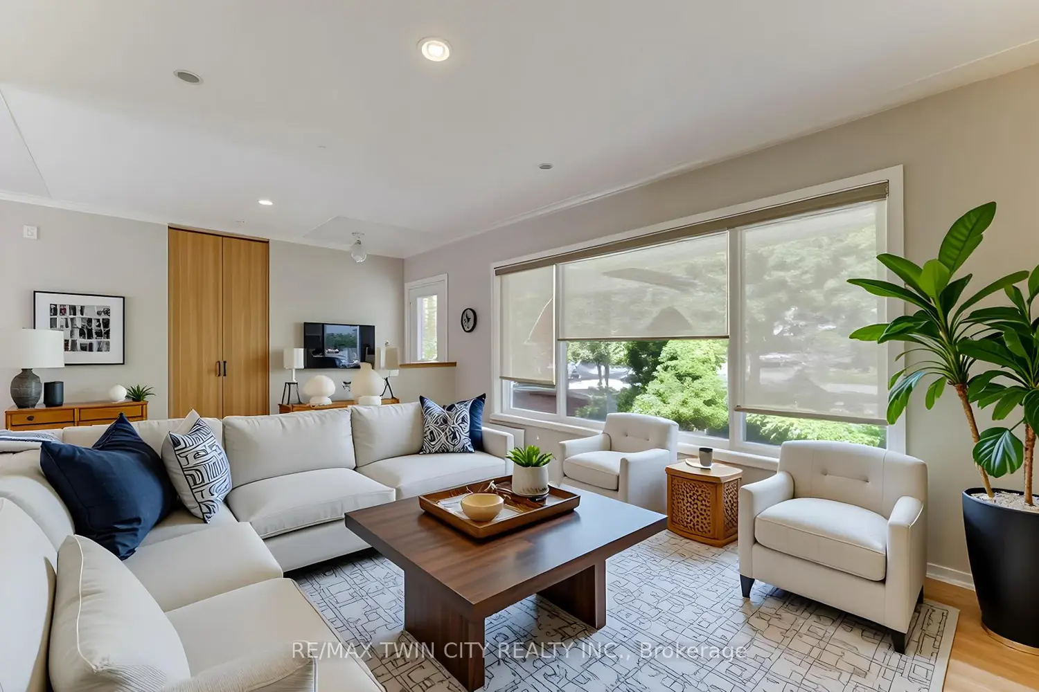 209 Dixie Crescent photo 2