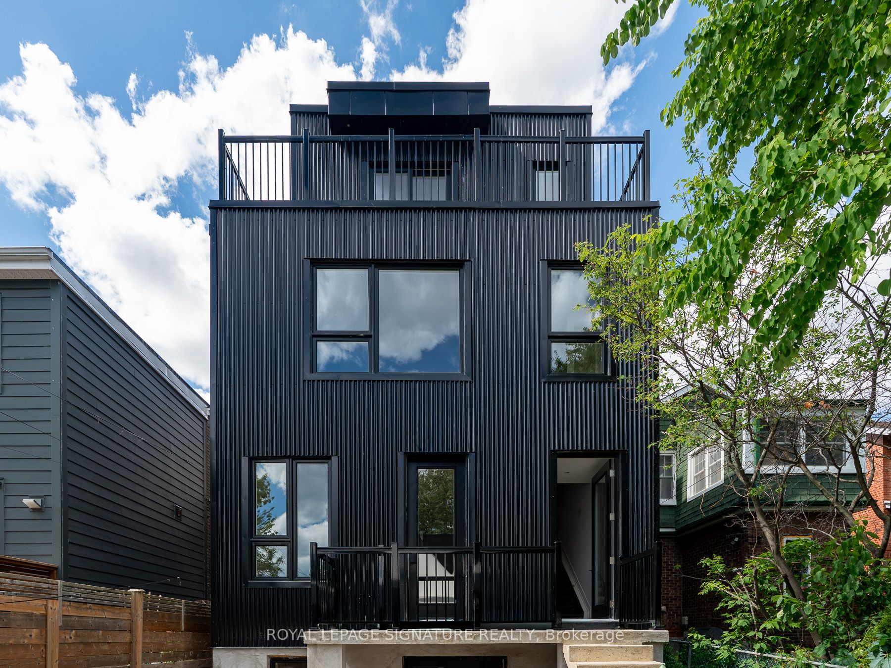 #5-7 Earnscliffe Road, Toronto, ON, M6E 1J4