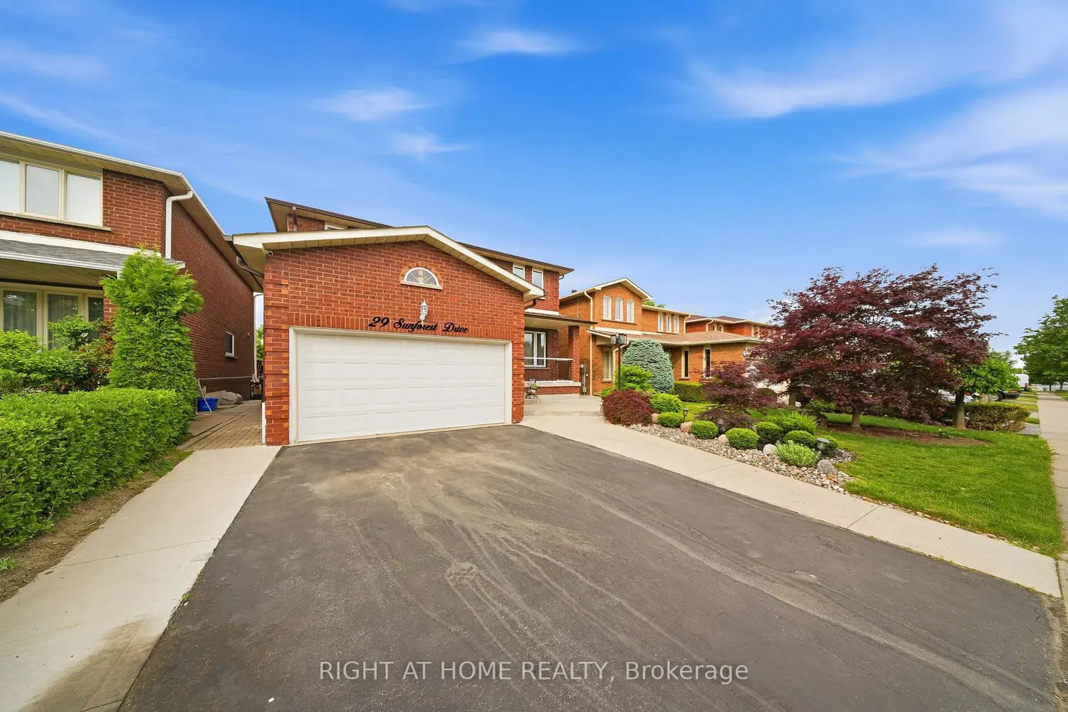 29 Sunforest Drive photo 2