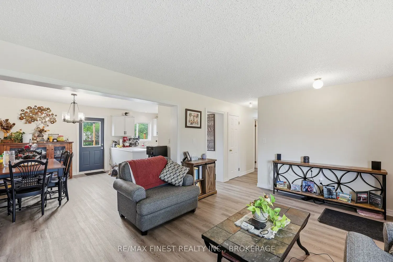 697 Hinch Road photo 3