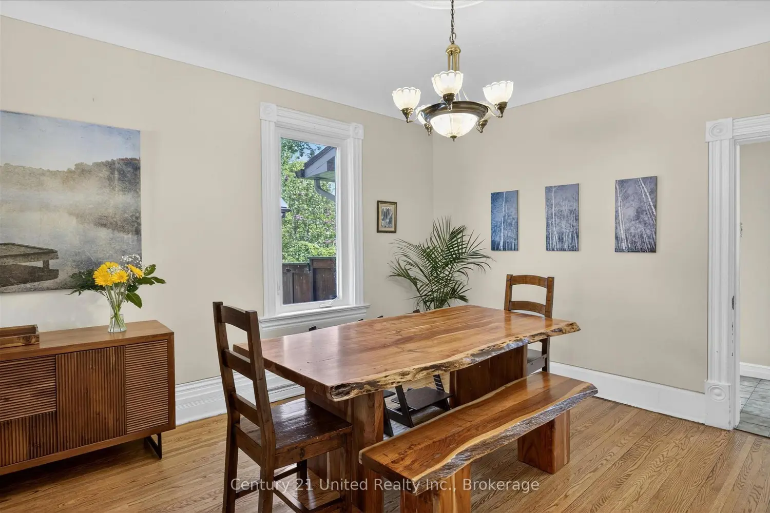 587 Gilmour Street photo 4