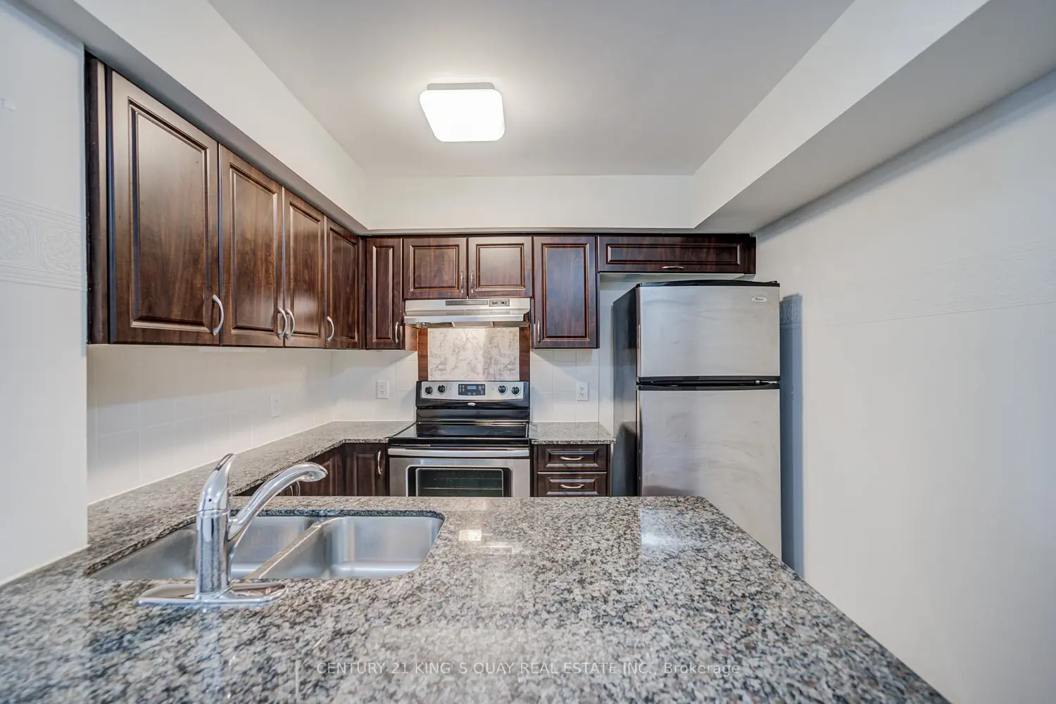 60 Fairfax Crescent 227 photo 4