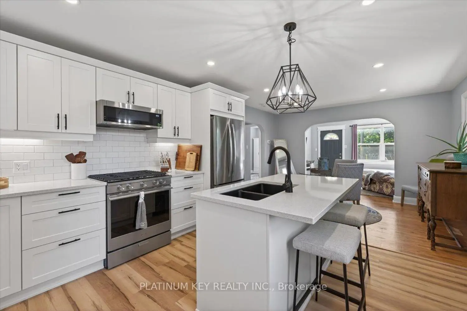 662 King Street photo 3