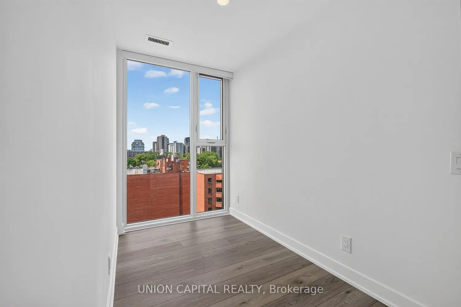 1660 Bloor Street 910 photo 3