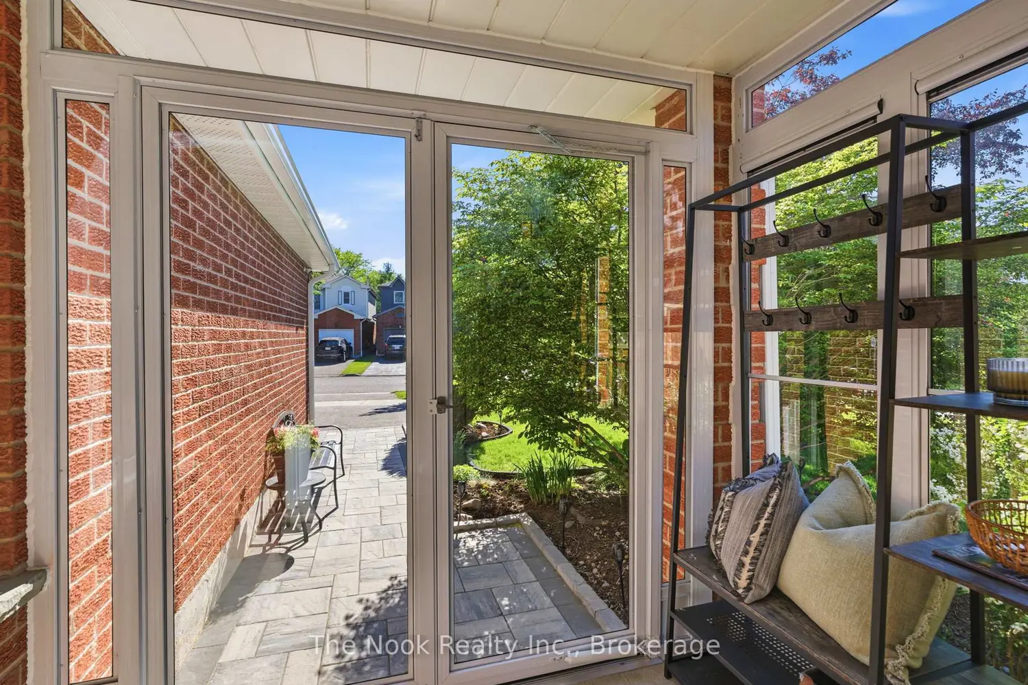 5 Teddington Crescent photo 3