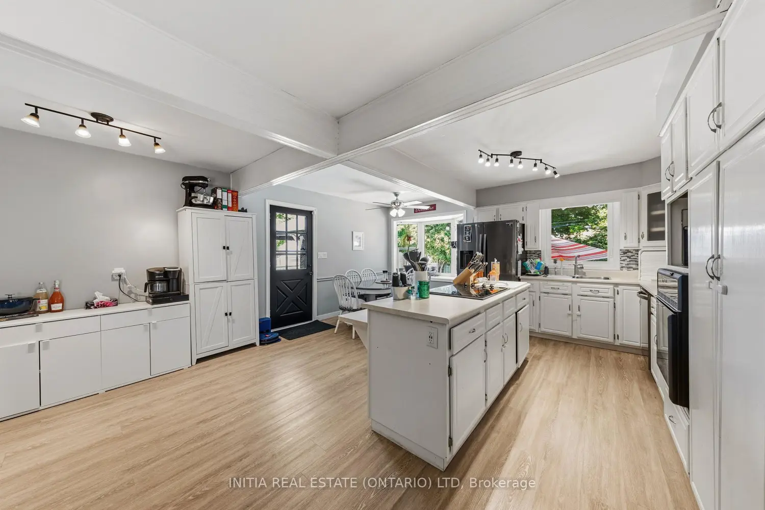 97 Grey Crescent photo 3