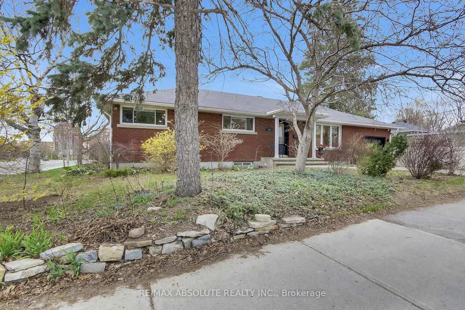 731 Dovercourt Avenue photo 3