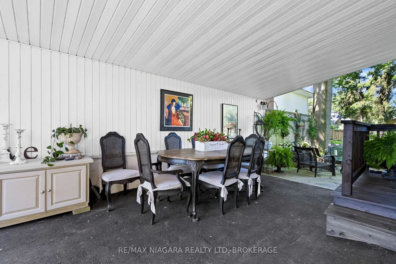 48 Oakridge Crescent photo 3