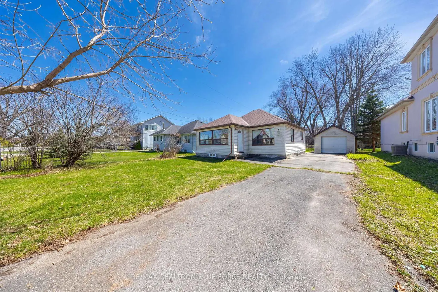 57 Lakeshore Road photo 2
