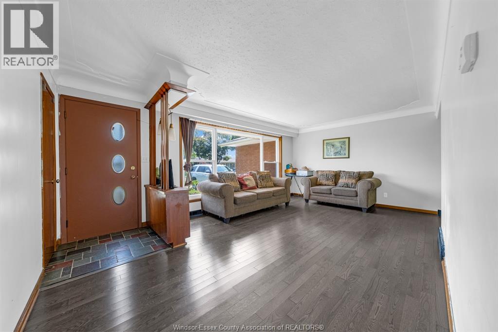 71 Danforth Avenue, Leamington, ON, N8H2P8 photo 2