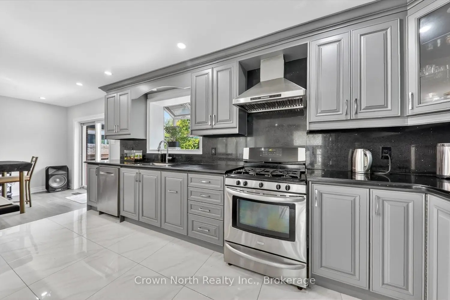 85 Portico Drive photo 3