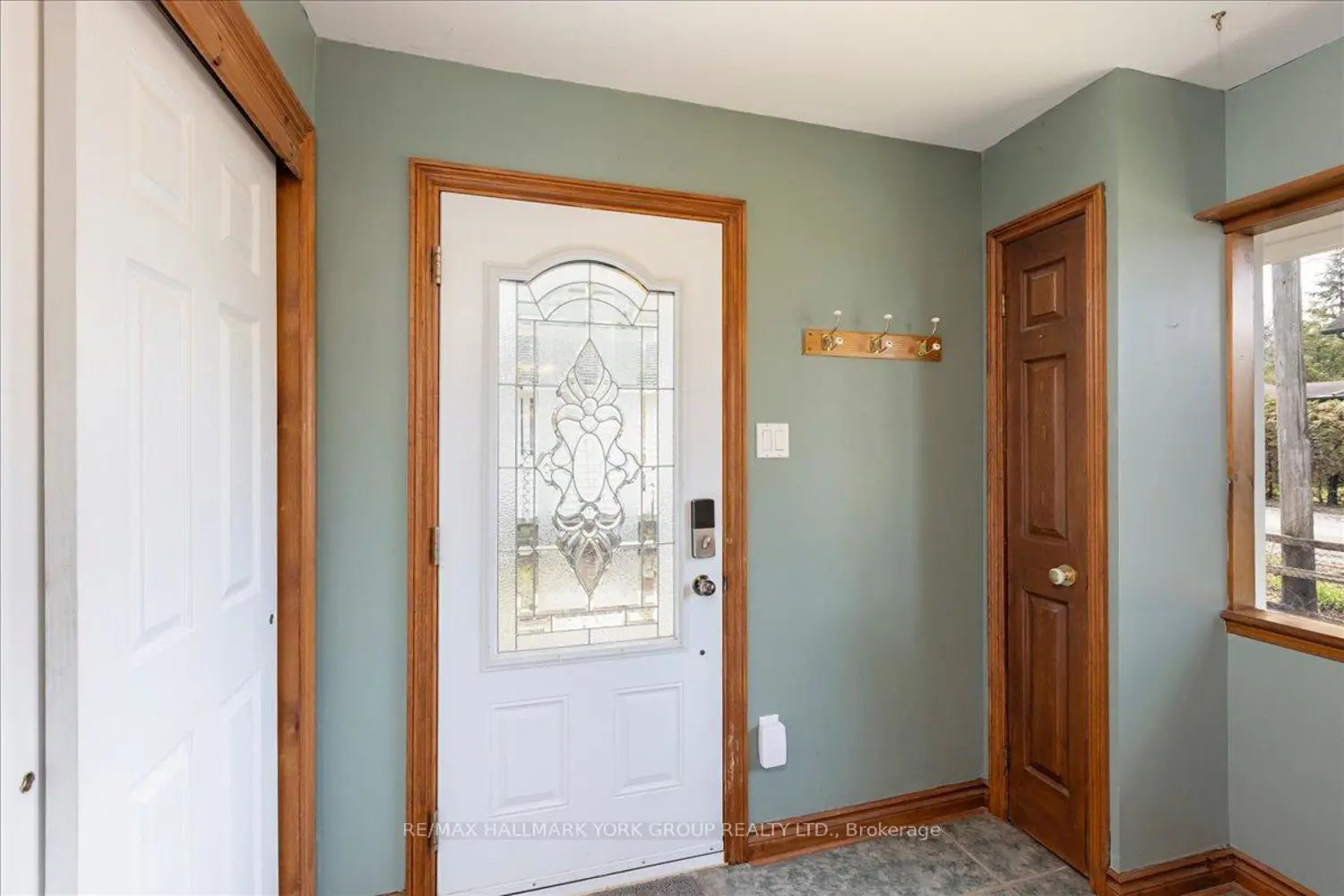 181 Lake Drive photo 2