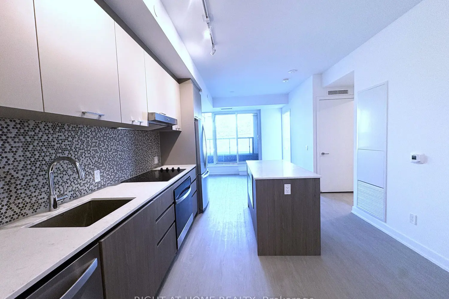 8188 Yonge Street 221