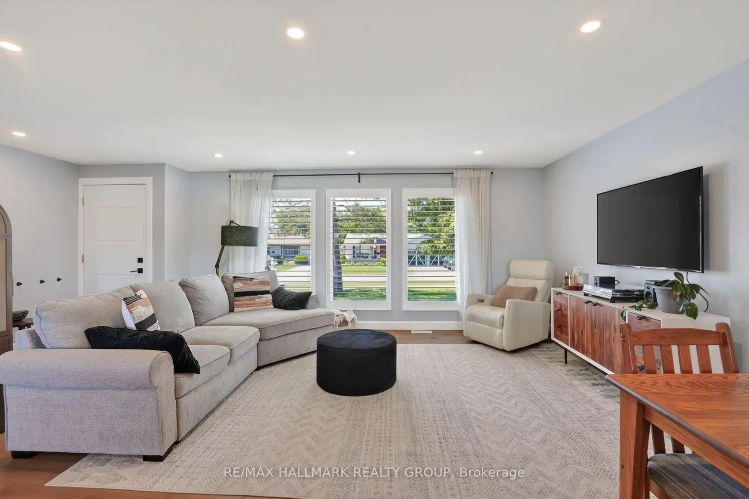 1583 Maxime Street photo 2