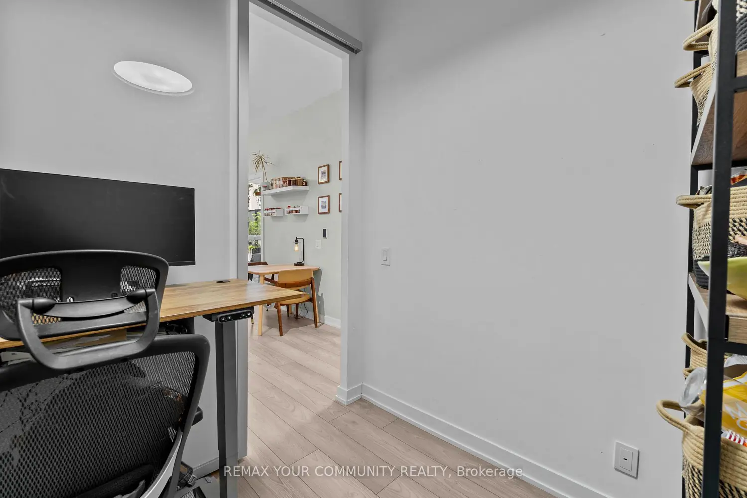 609 Avenue Road 201 photo 4