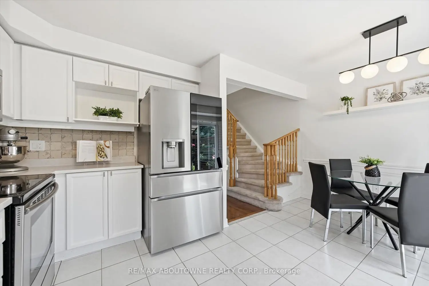 2420 Ravinebrook Crescent photo 5