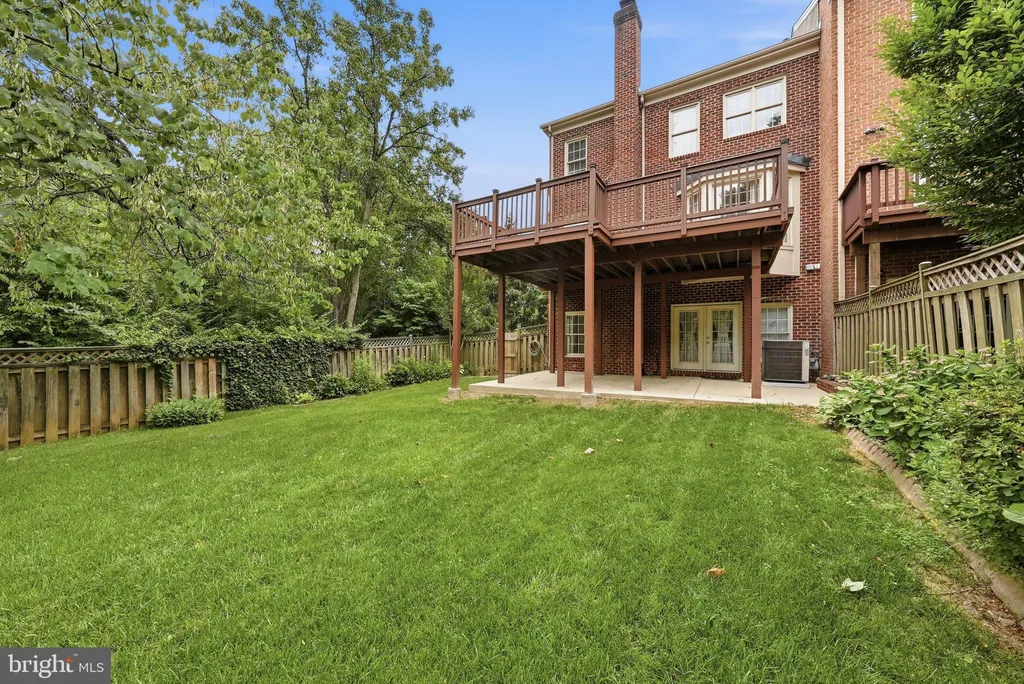 103 Crofton Hill Lane, Rockville, MD 20850