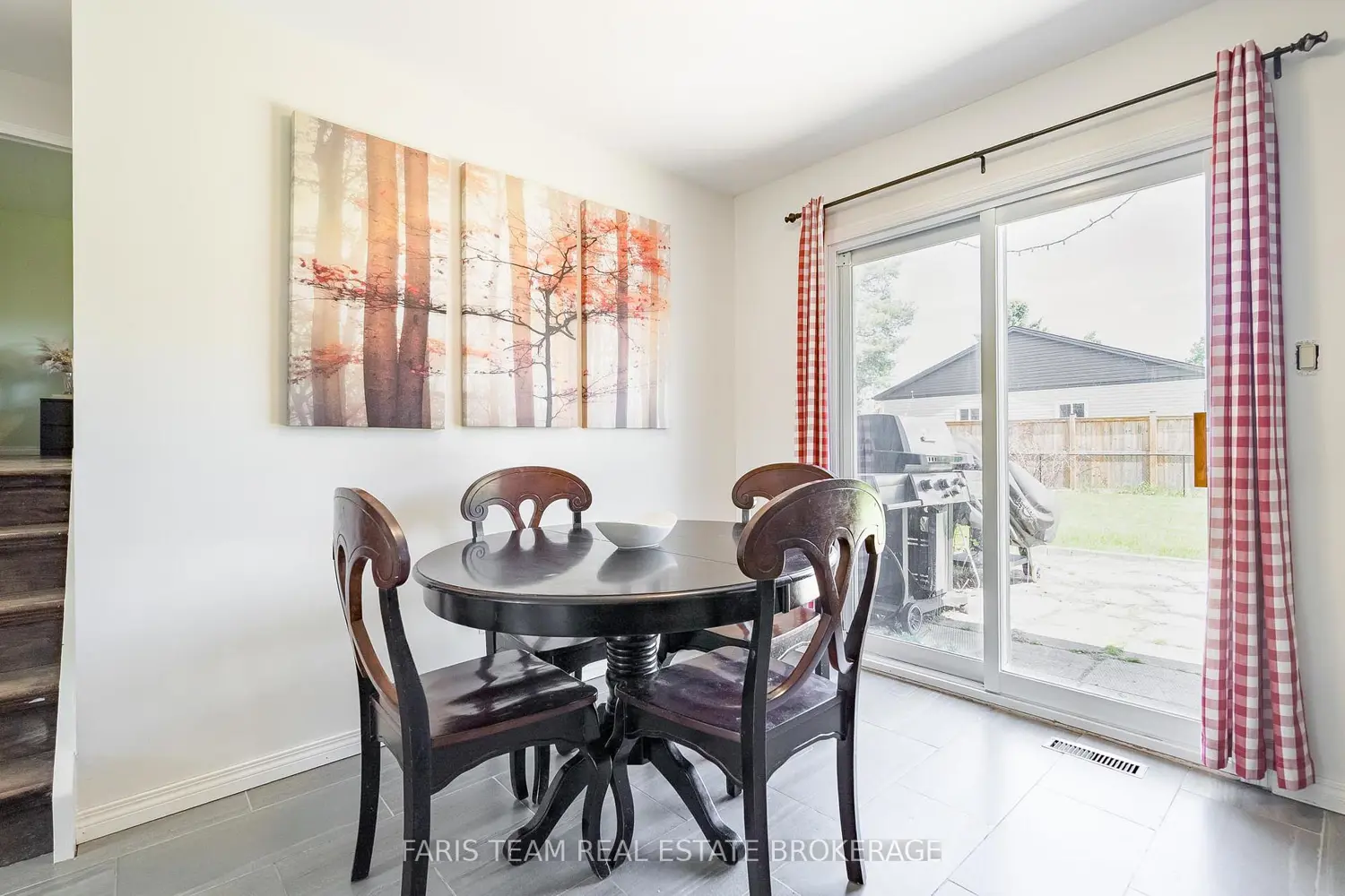 201 Parkside Crescent photo 4