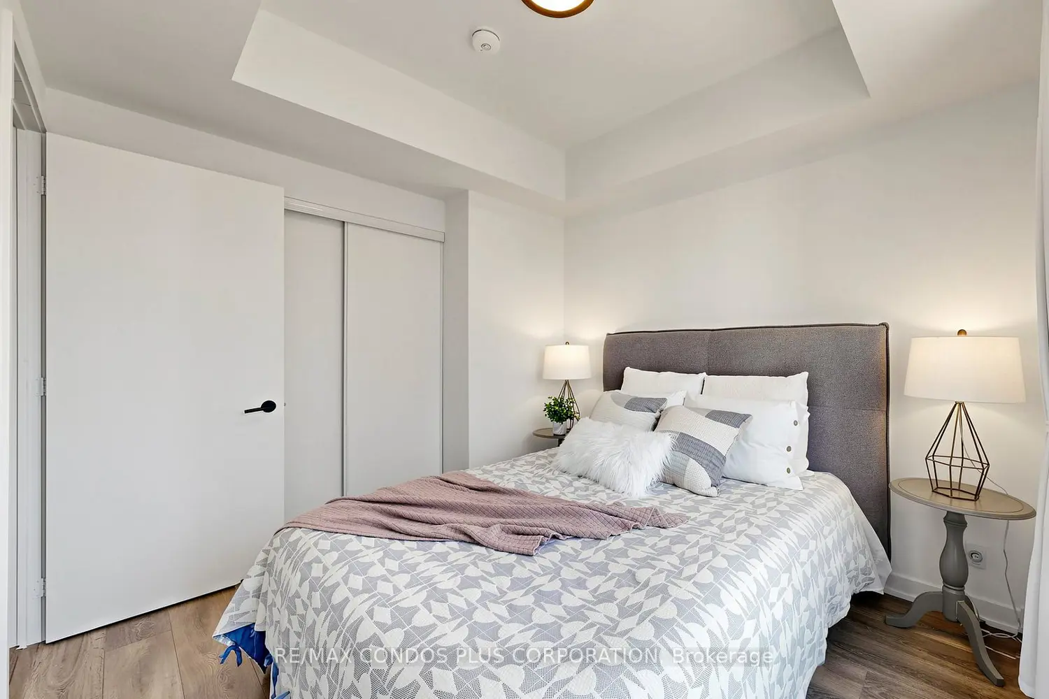 108 Peter Street 1525