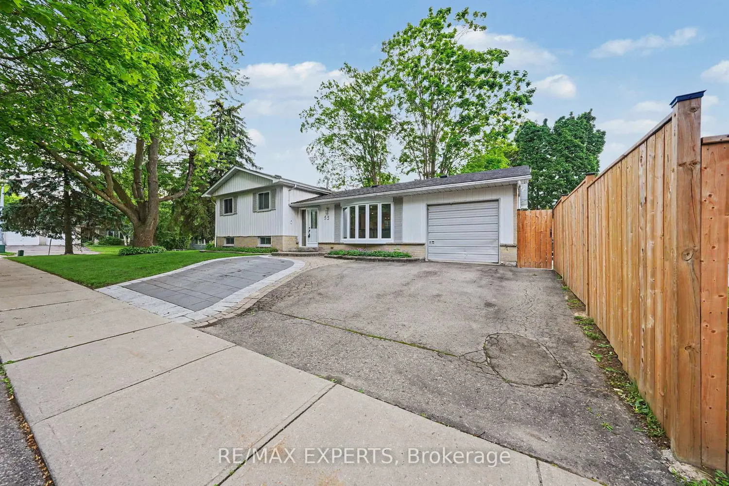 32 Oak Court photo 3