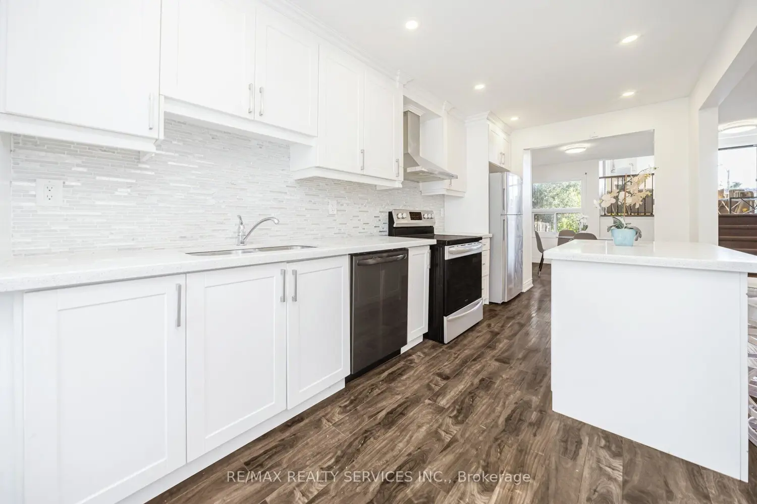 120 Simmons Boulevard