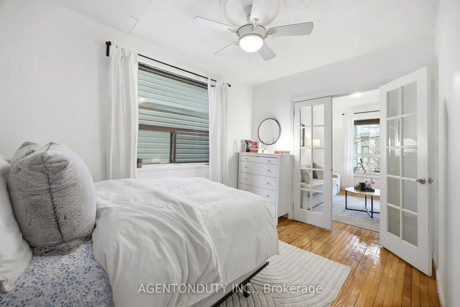 51 Perth Avenue photo 3