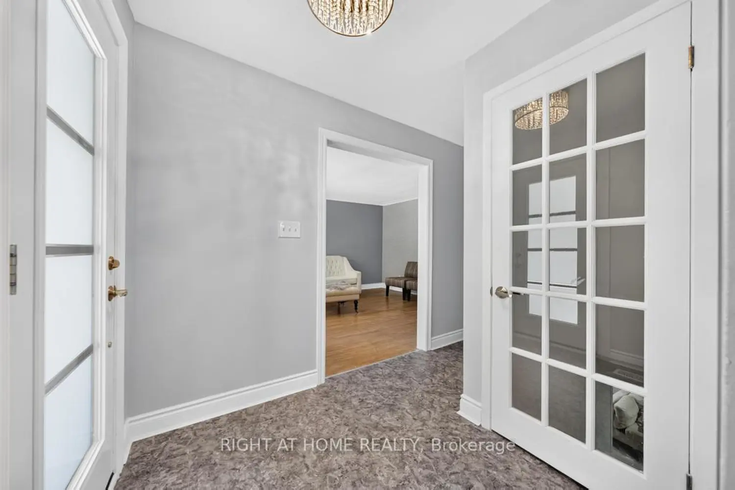 662 Montego Crescent photo 4