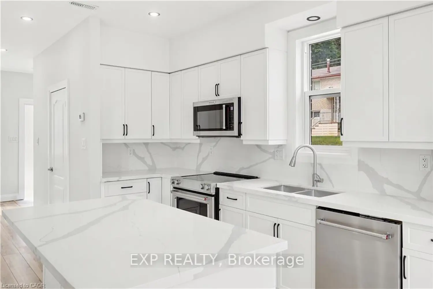 131 St George Street photo 5
