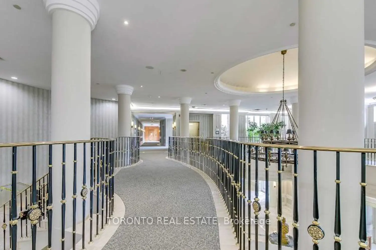 35 Kingsbridge Garden Circle 110 photo 3