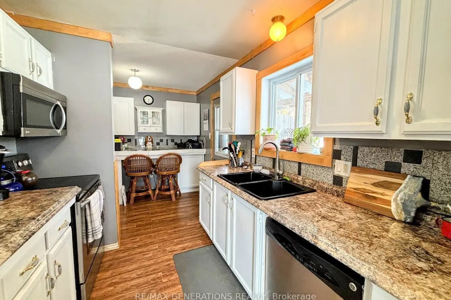64 Hemlo Drive photo 2