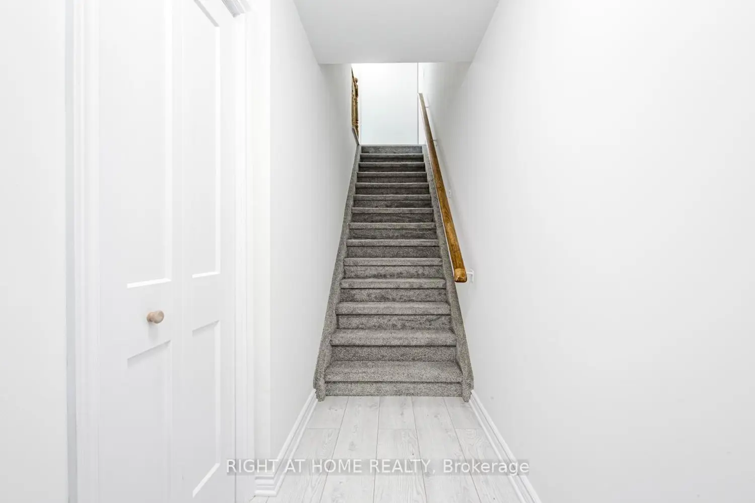 23 Meadow Lane 3 photo 3