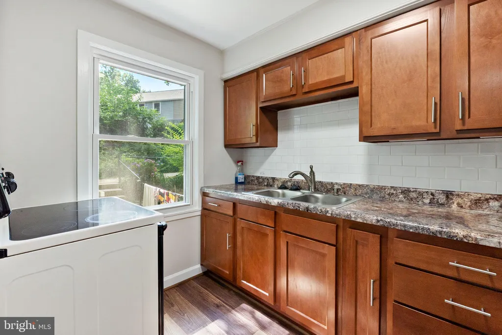 20 Hillside Rd, Greenbelt, MD 20770 photo 2