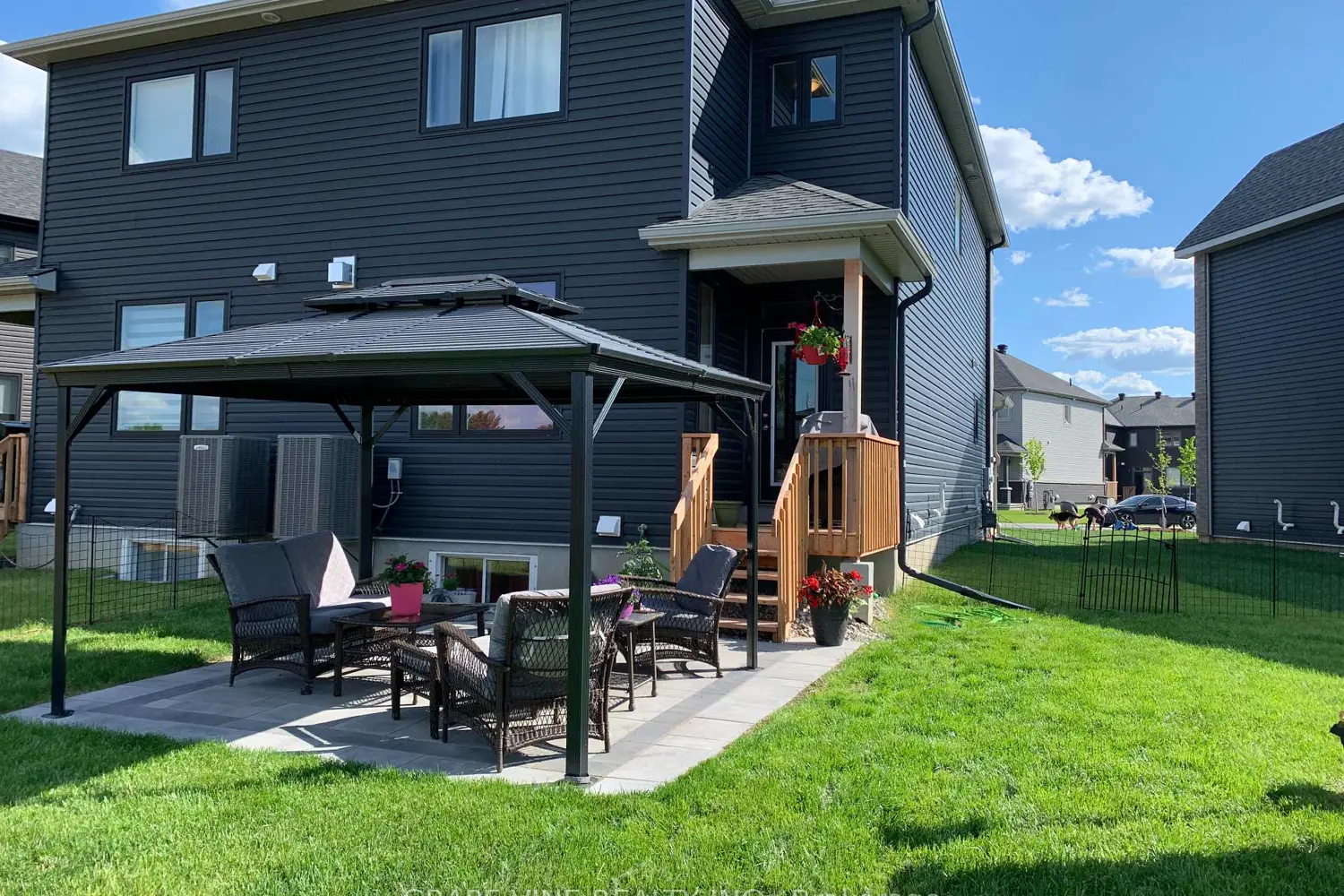 650 Fisher Street photo 5